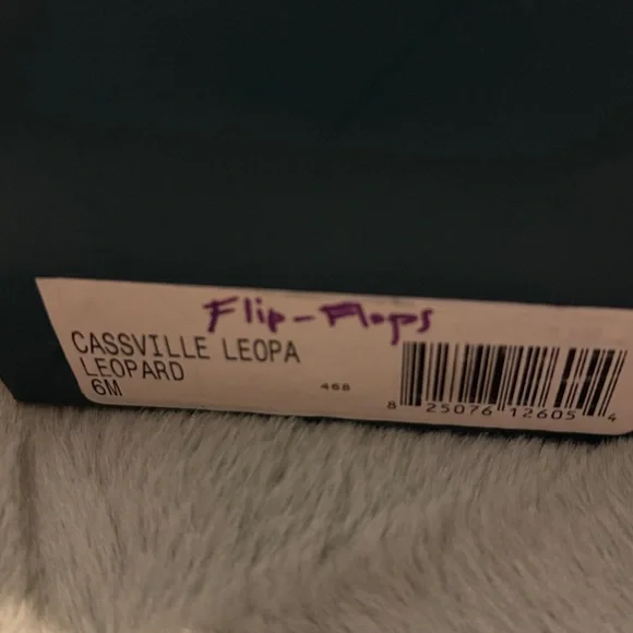 New in box AEROSOLES Leopard Print Flip Flops - Picture 2 of 8